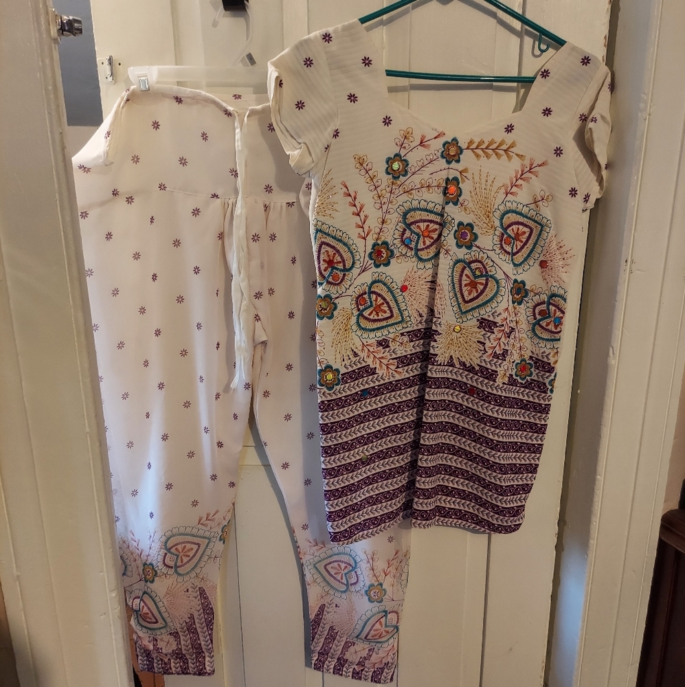 NWOT Vintage Salwar Kameez Shirt & Pant Set. Size Small/Medium
